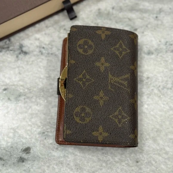 Louis Vuitton-Monogram Canvas Key Holder - Picture 2 of 6